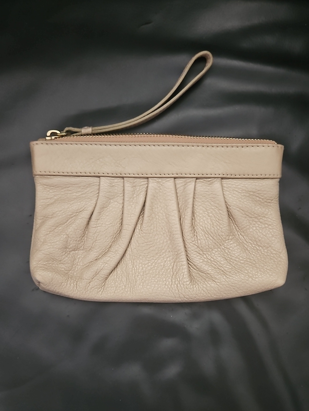 Cole Haan Vintage Neutral 100% Leather Pleated Wristlet Wallet Zipper Clutch